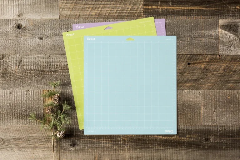 2003546; Cricut Explore/Maker LightGrip-Standard-StrongGrip Machine Mat (30x30cm) 3-pack - Cricut 2003546, Multicolour, 304.8 mm, 304.8 mm